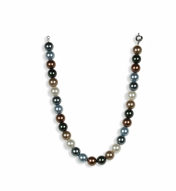 Classic Pearl Necklace.